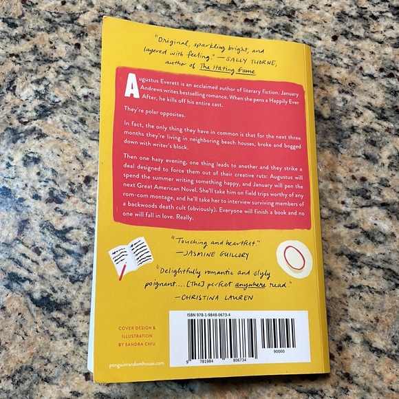 Beach Read by Emily Henry - Picture 2 of 3